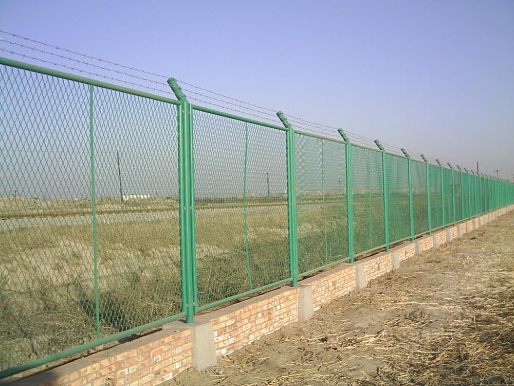 expanded metal fence - Image 4