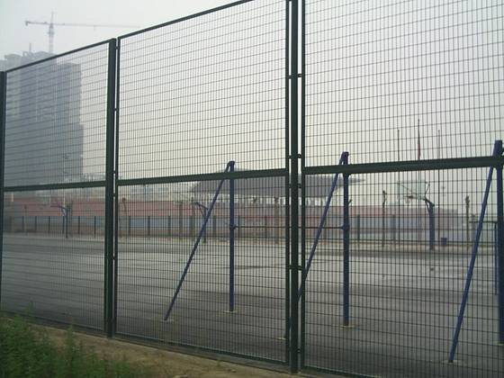 expanded metal fence - Image 3