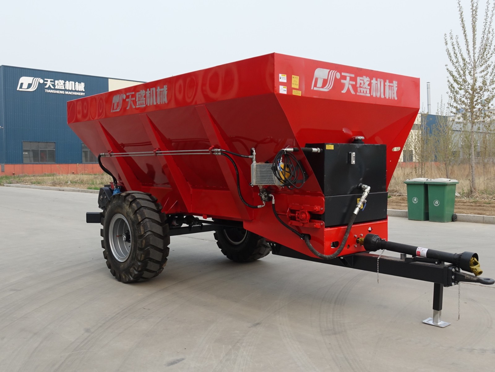 Large-Scale Fertilizer Spreader