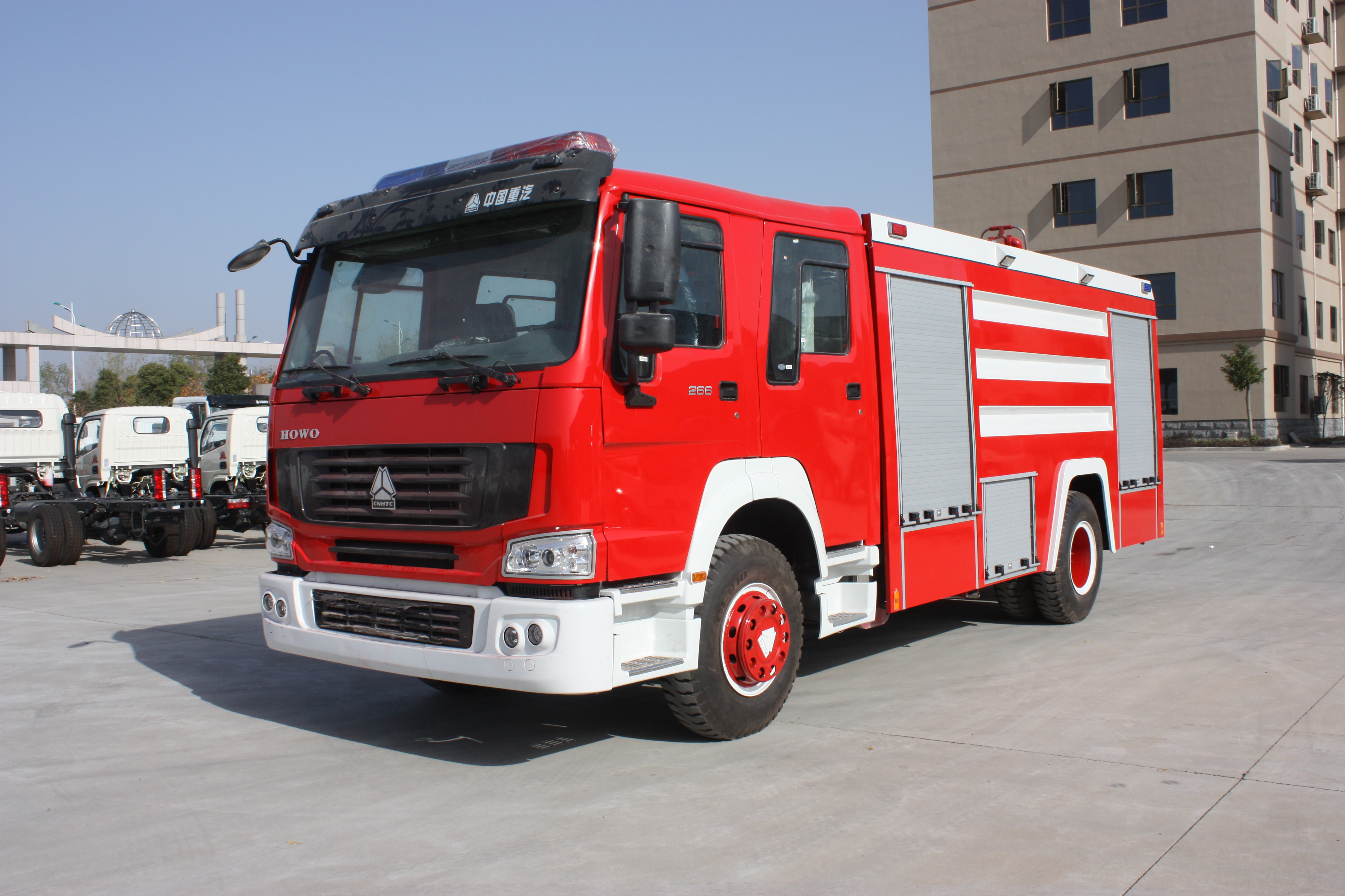 Fire truck - Image 2