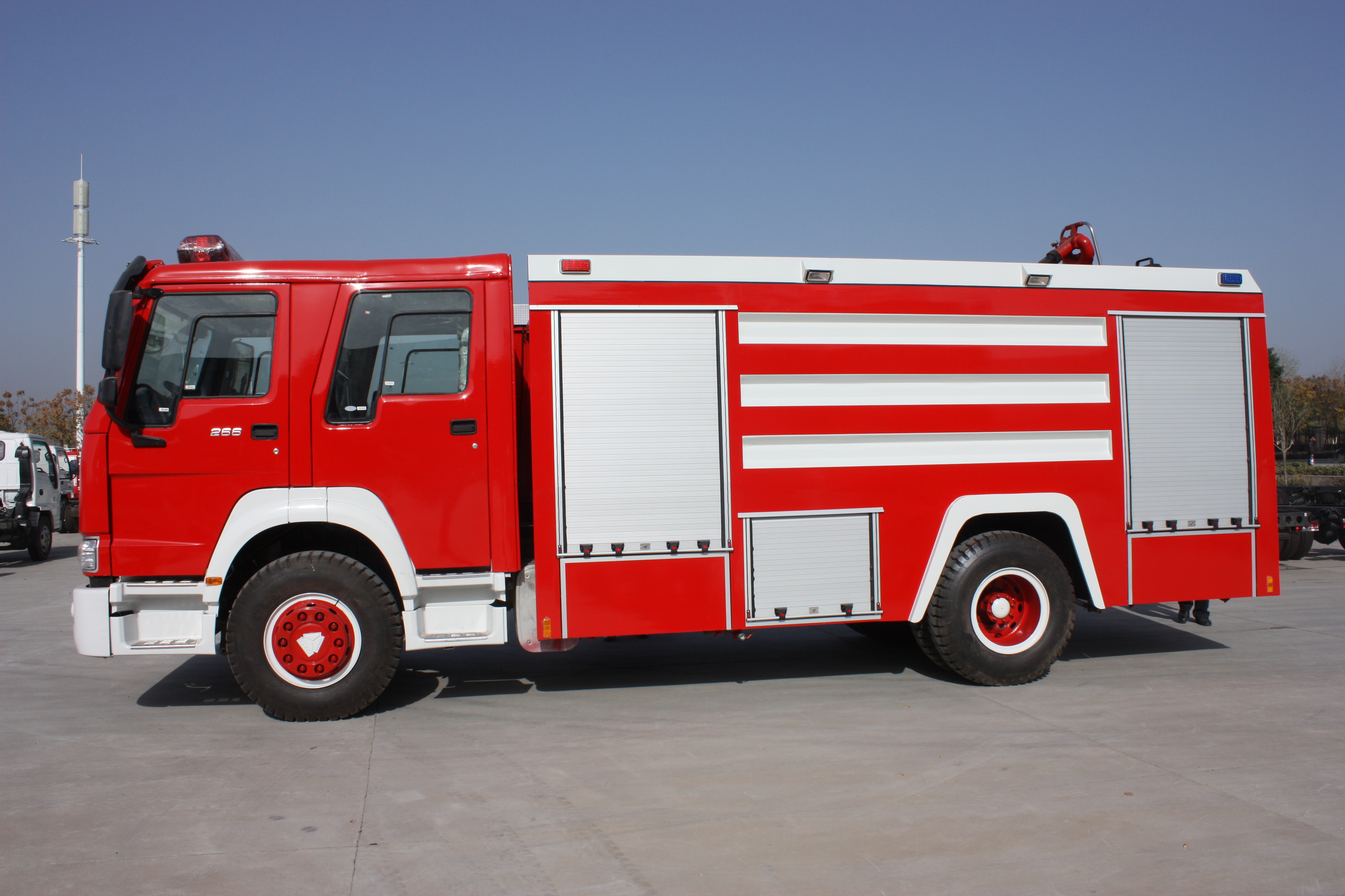 Heavy-Duty Fire Truck for Emergency Response