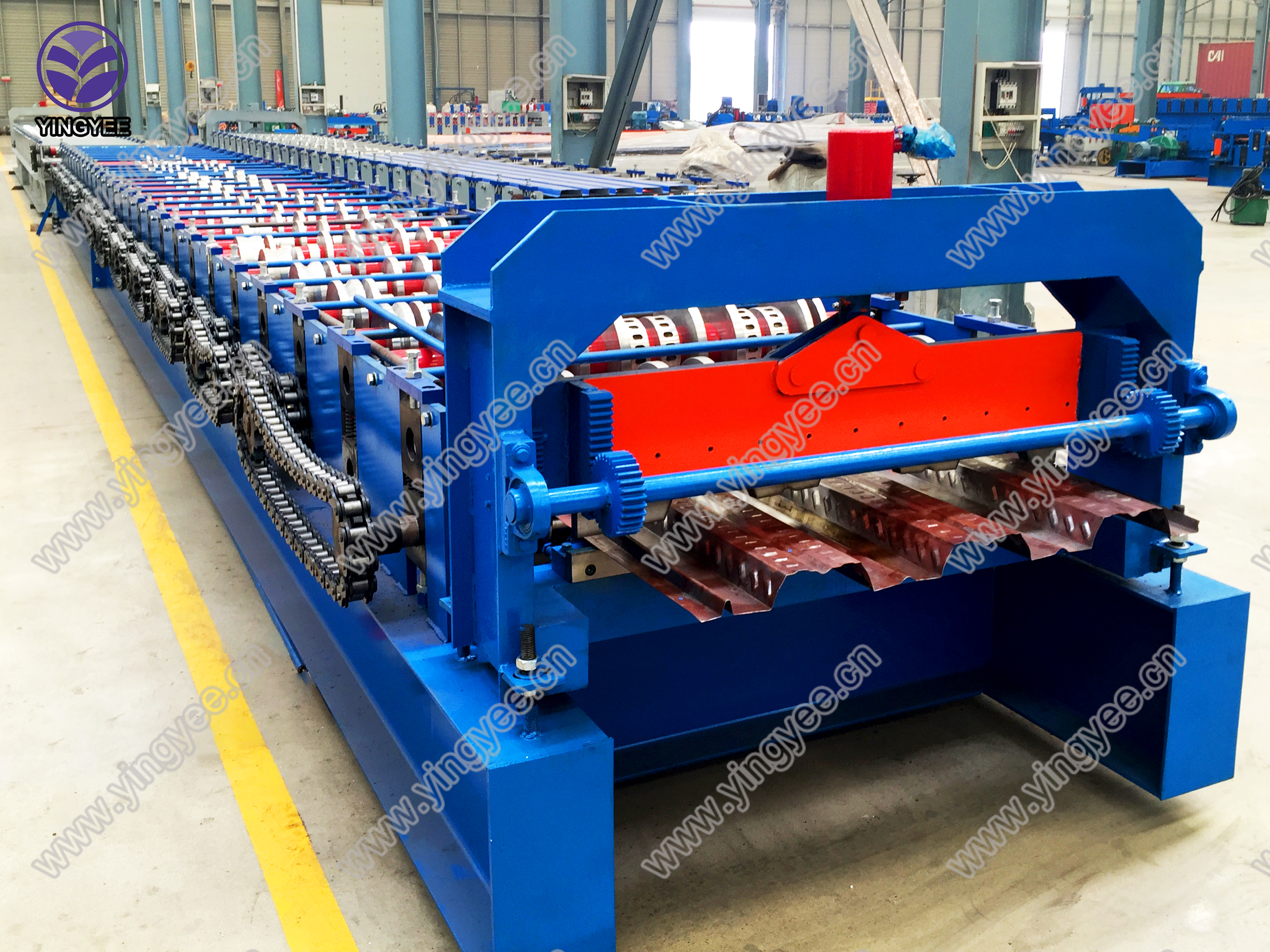 Front view of the industrial floor deck roll forming machine
