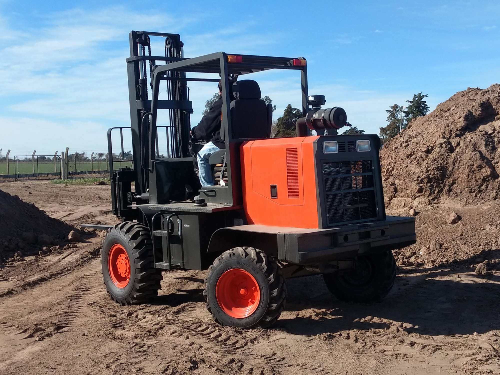 forklift - Image 3