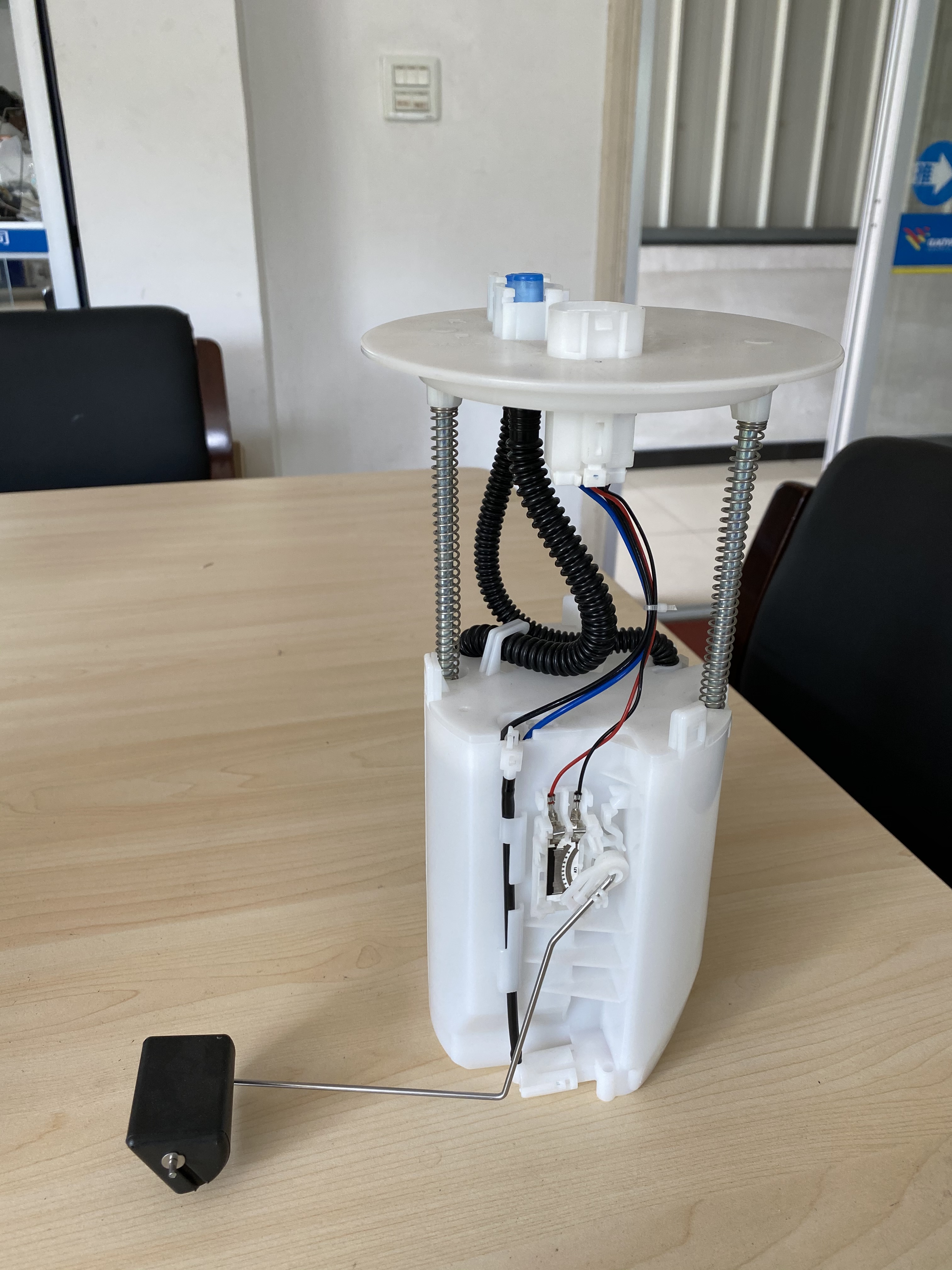 Automotive Fuel Pump Assembly with Level Sensor
