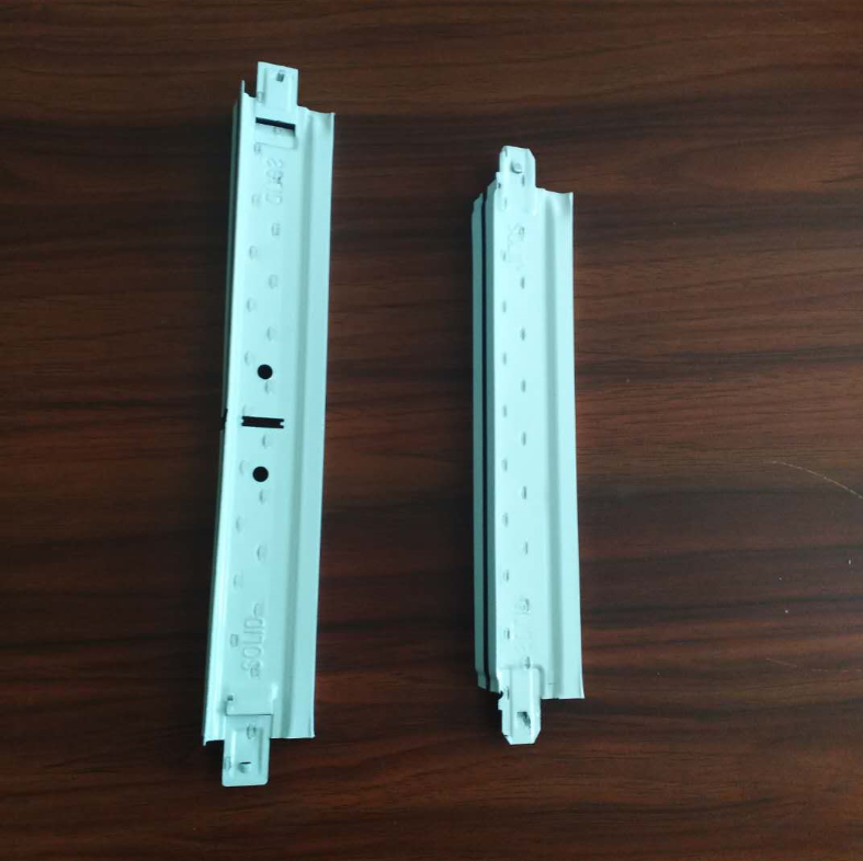 Suspended ceiling grid main tees with pre-punched holes