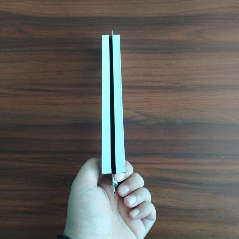 Metal T-grid profile with narrow slot