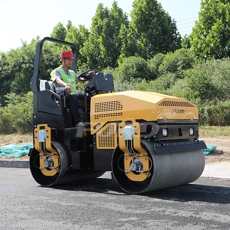 FYL-1200 3 Ton Full Hydraulic Road Roller - Image 2