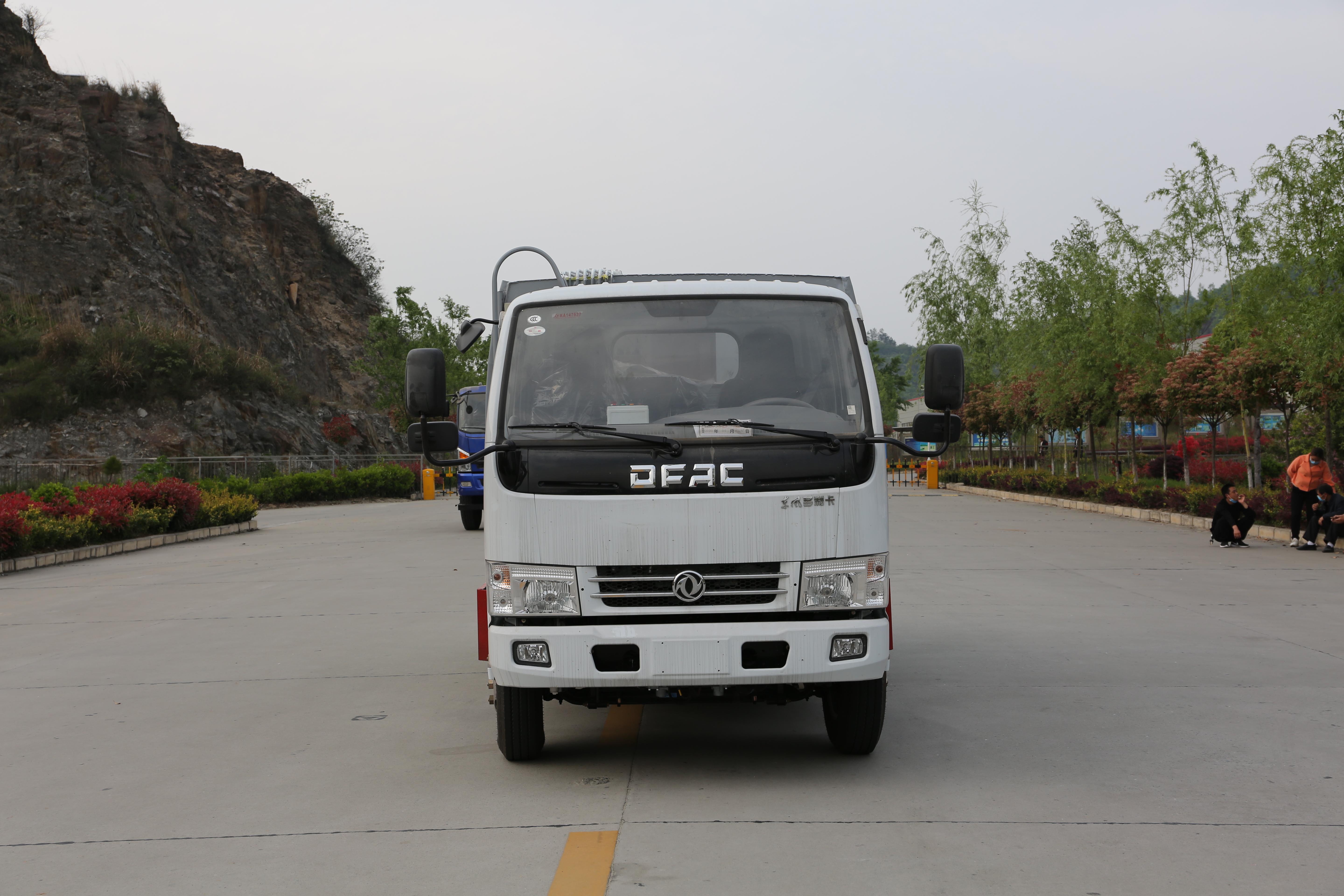 Garbage truck - Image 3