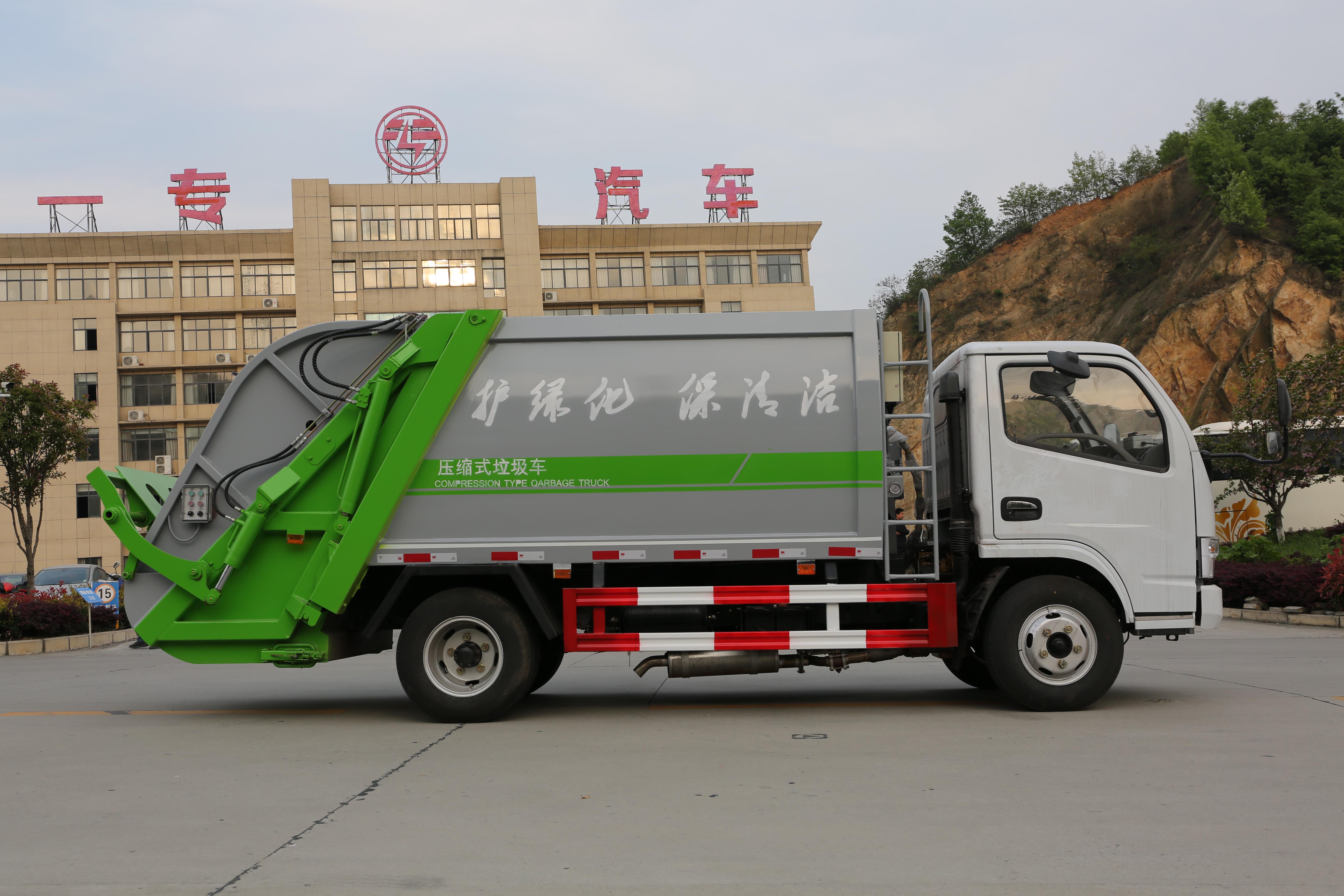 Garbage truck - Image 2