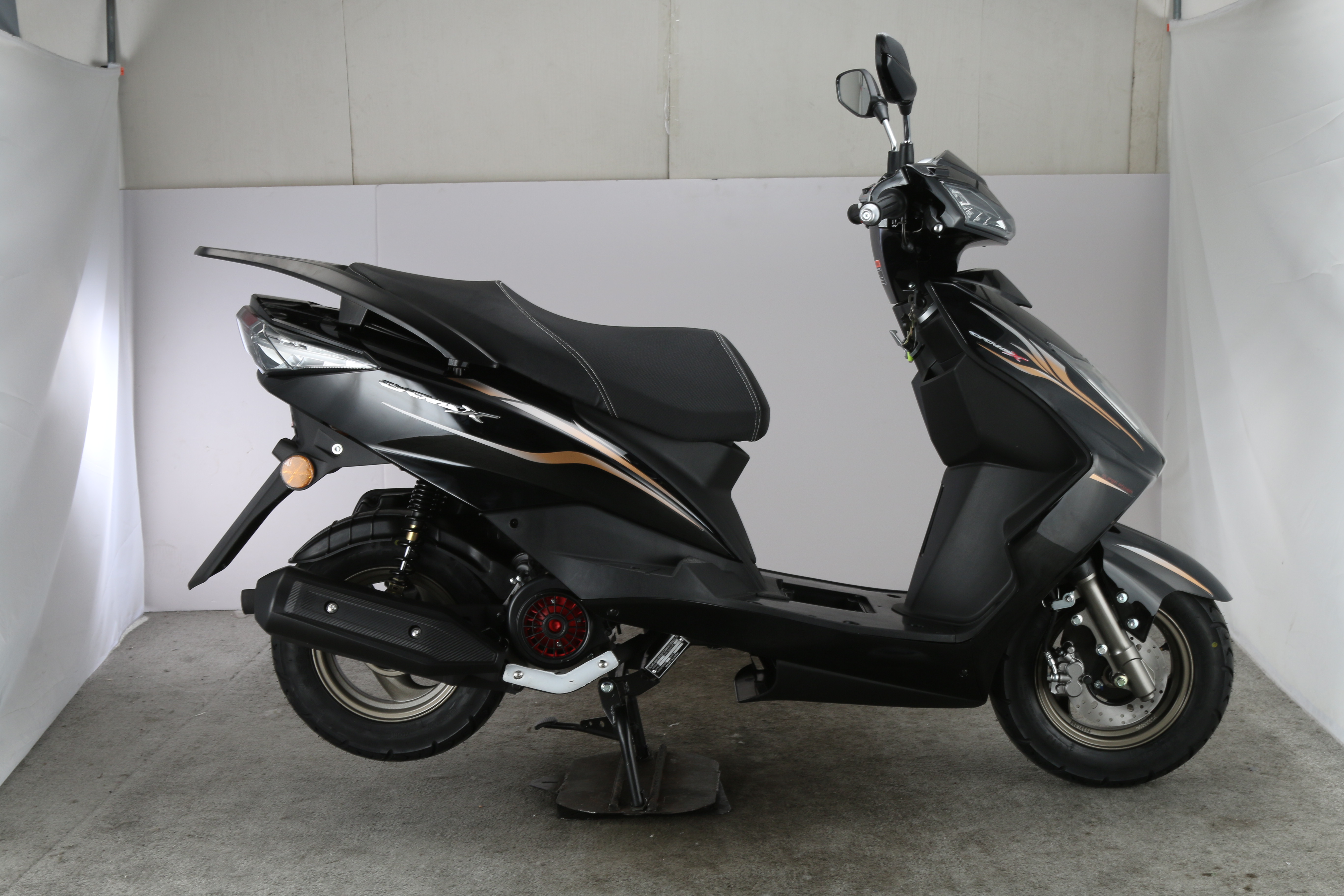 gas scooter - Image 2