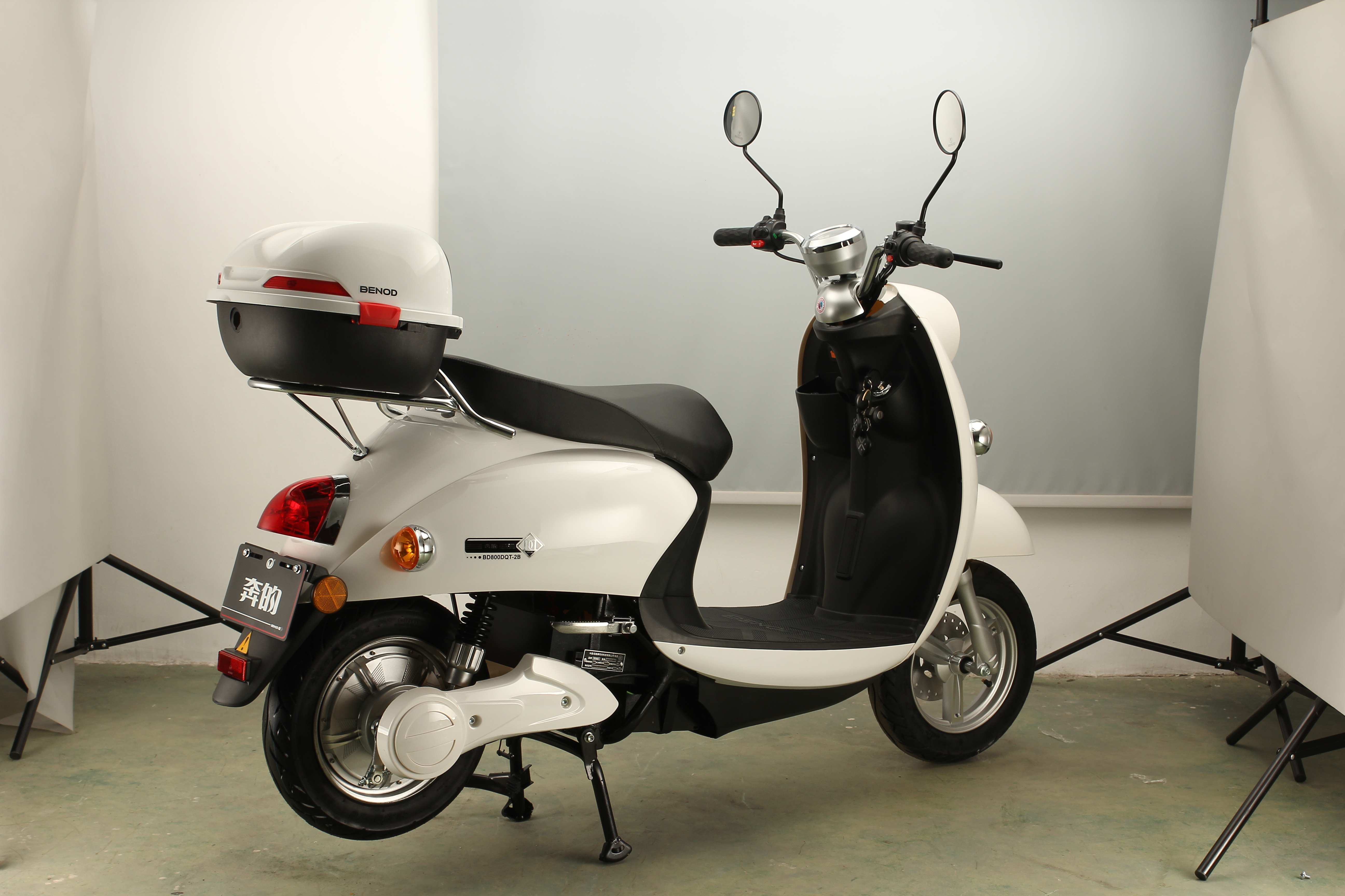 Side profile of the electric motorcycle