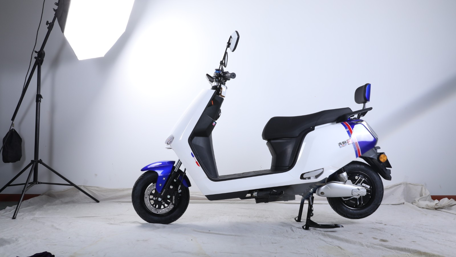 GTR9——800W Environment friendly Convenient Electric Motorcycle 45Km/h - Image 2