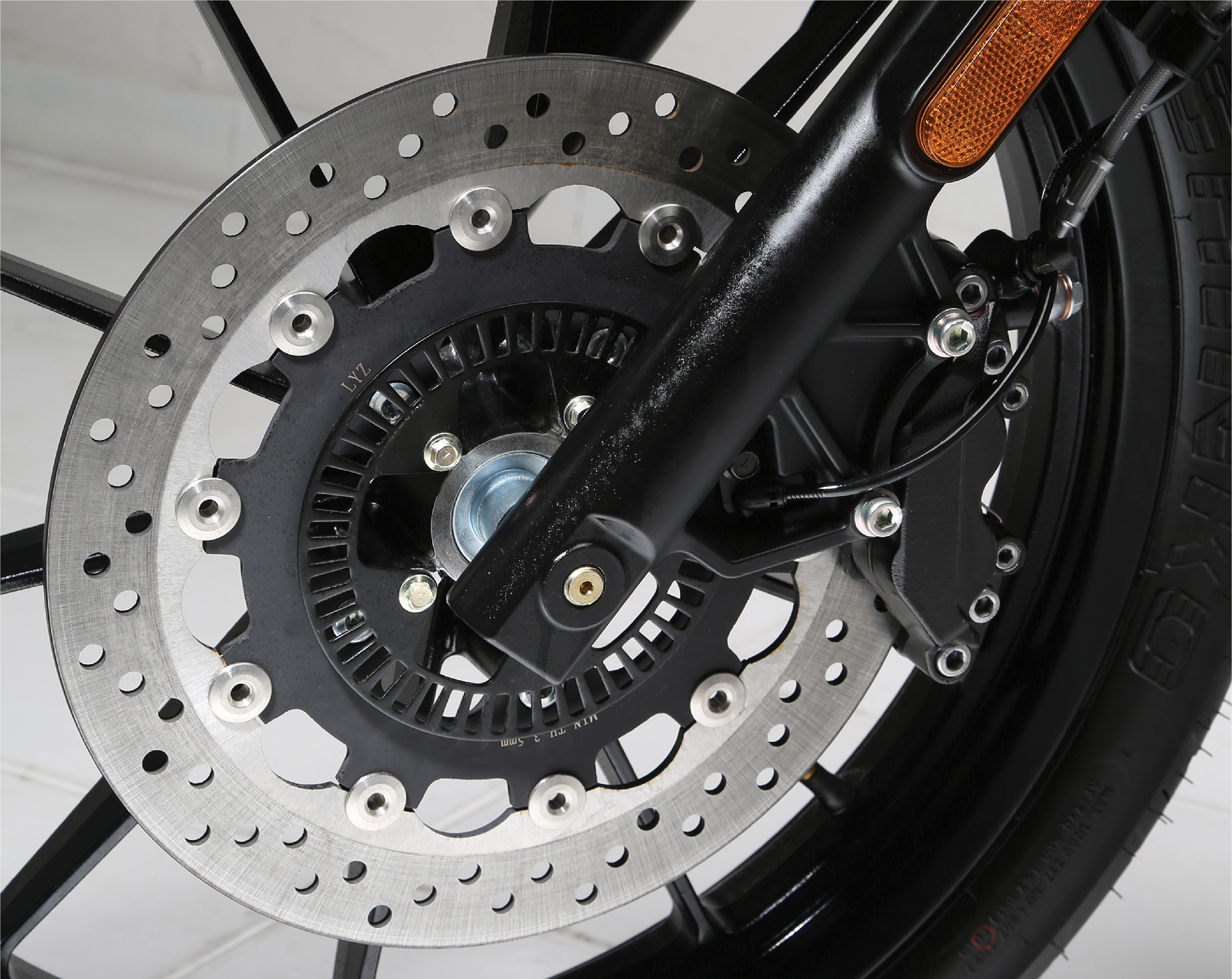 Front disc brake and suspension
