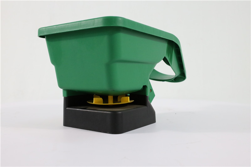 Hand Crank Spreader - Image 2