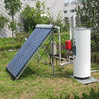 Split Solar Water Heating System with Heat Pipe