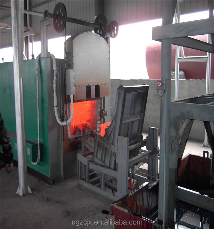 Industrial heat treatment furnace with quenching system