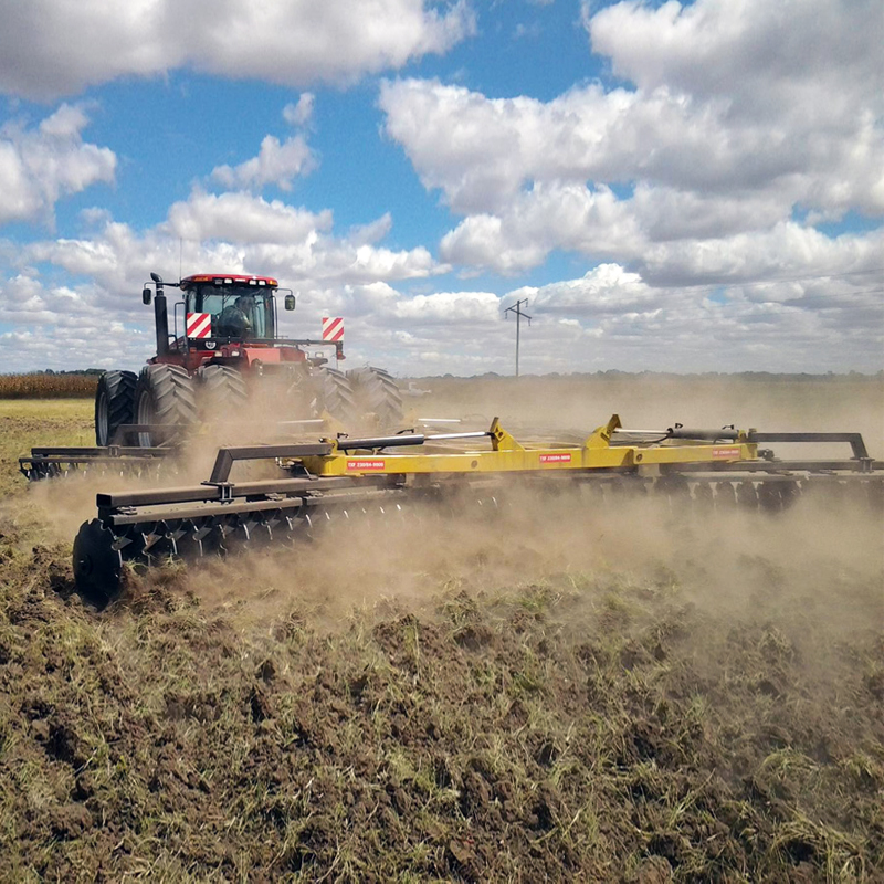 Hydraulic folding heavy duty disc harrow in field