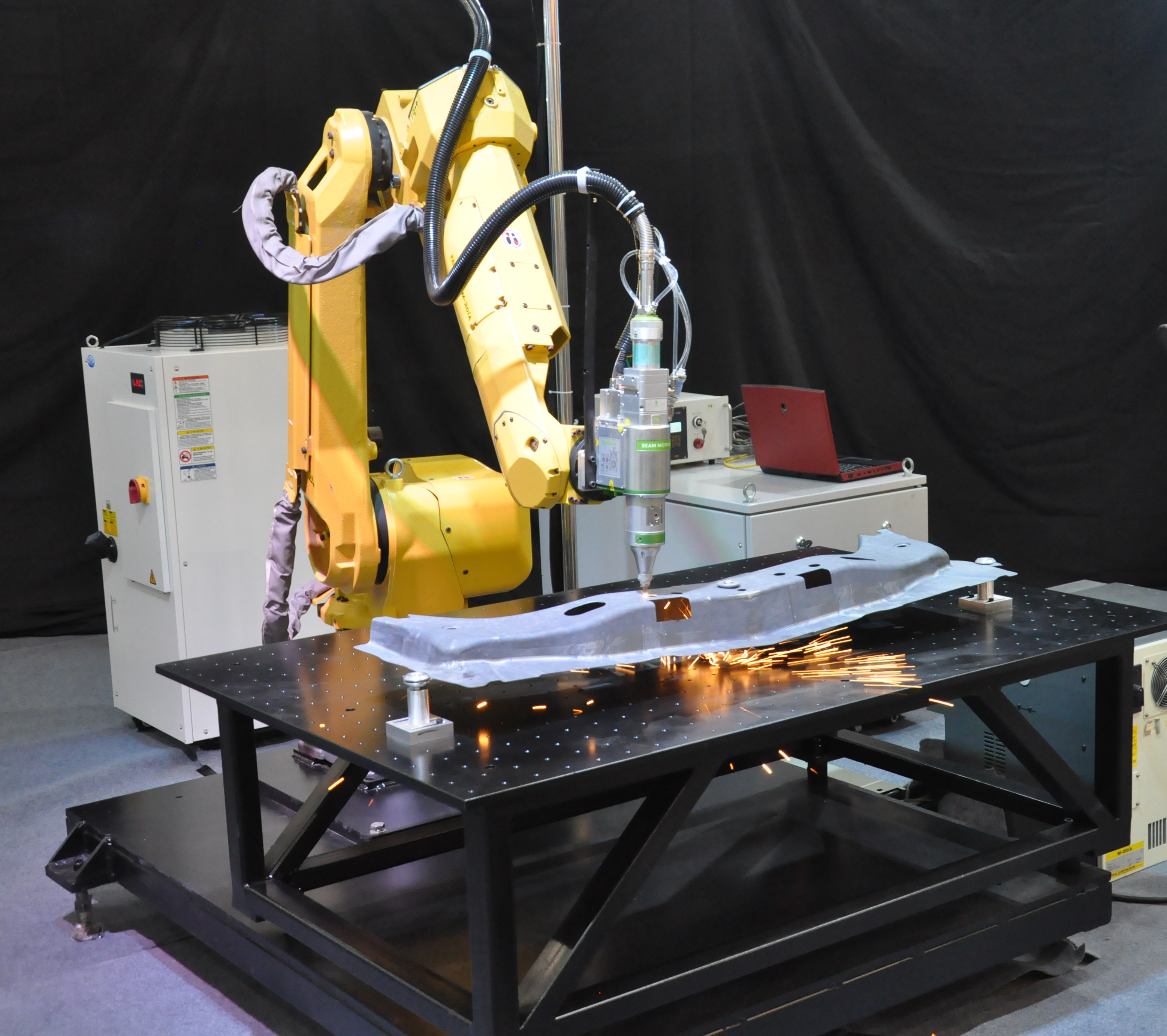 HESF Three-Dimensional Fiber Laser Cutting Machine - Image 2