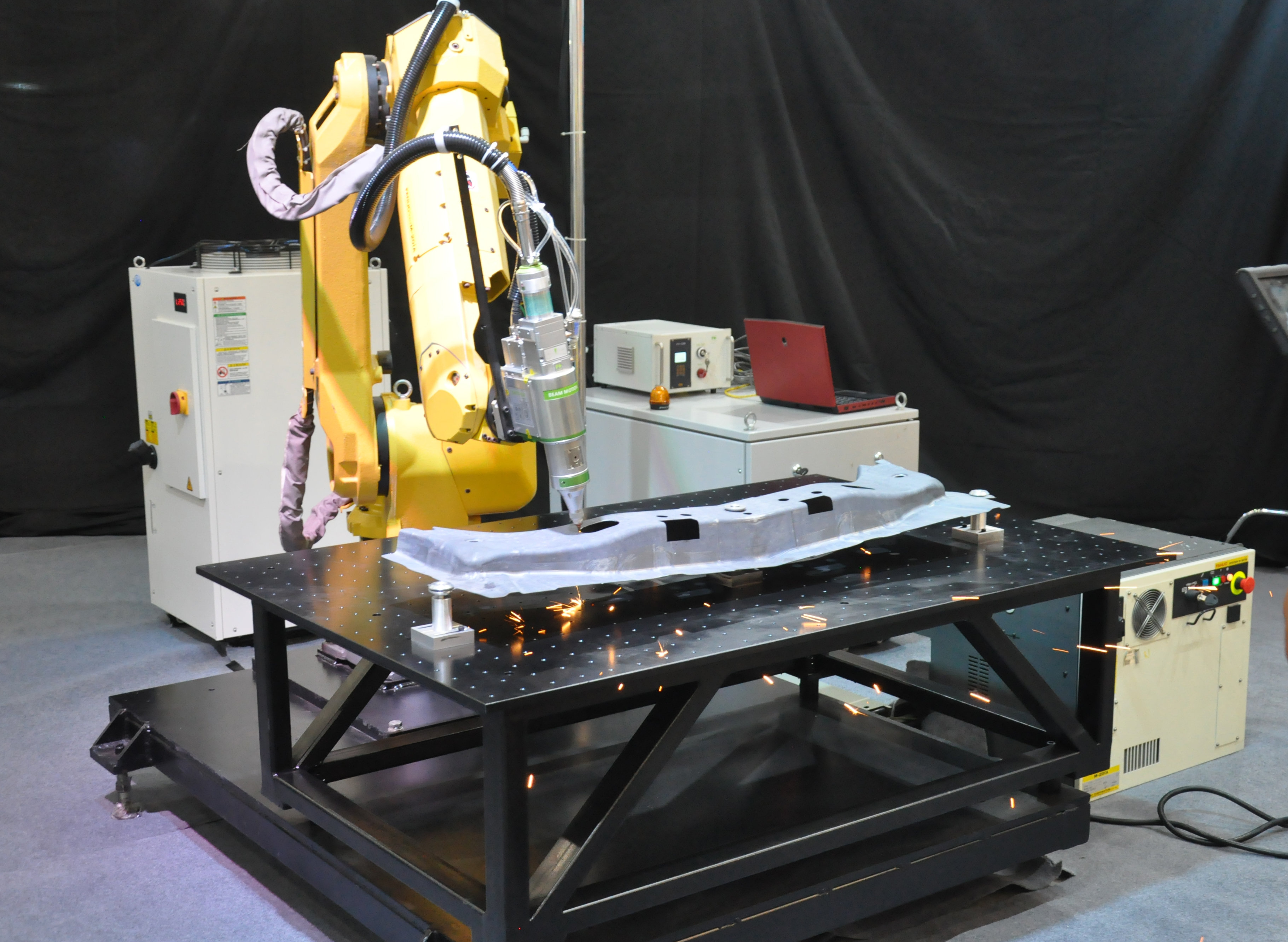 Three-Dimensional Fiber Laser Cutting Machine
