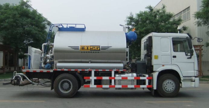 Automatic Asphalt Distributor Truck