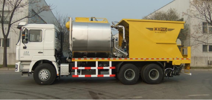 Synchronous Chip Sealer for Road Maintenance