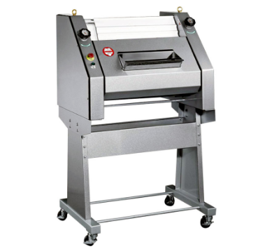 Operator using the baguette moulding machine