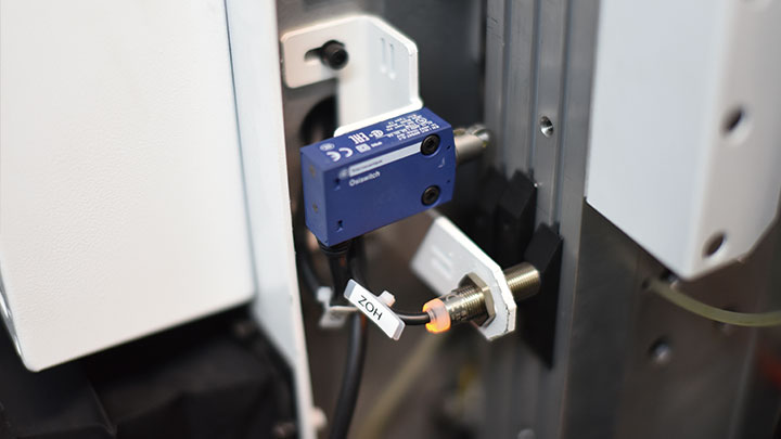 Internal components and sensors of the laser cutting machine