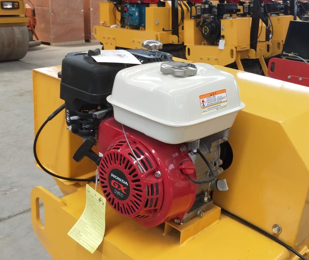 High Quality 60q Single Drum Vibratory Roller Walk-Behind Small Gasoline Compactor - Image 3