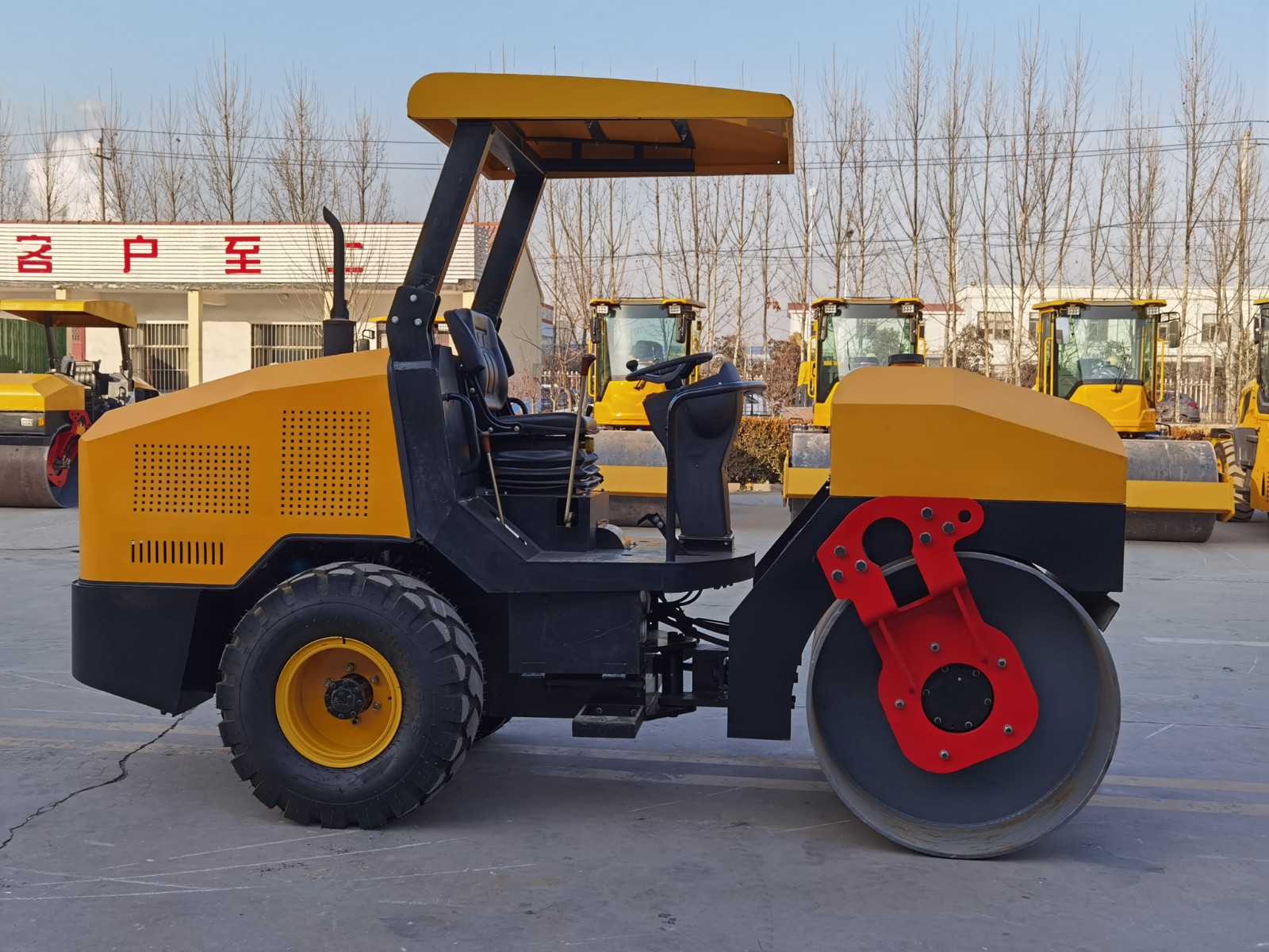 High quality shandong road roller compactor 4 ton single drum soil road roller for price - Image 2