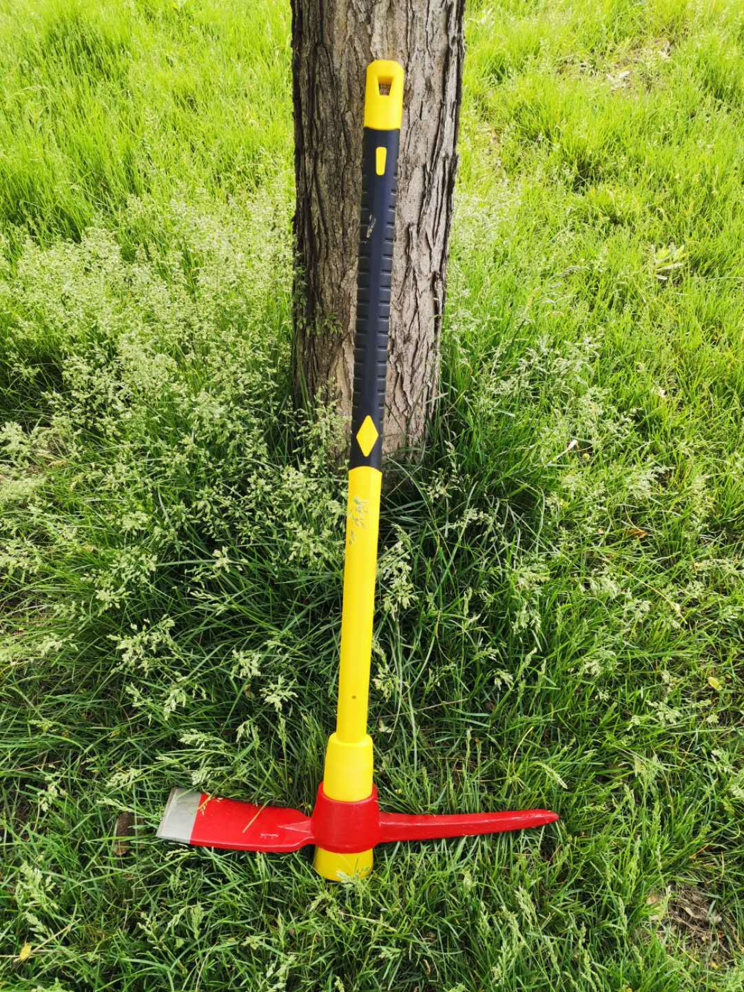 Dual Blade Garden Hoe with Grip Handle
