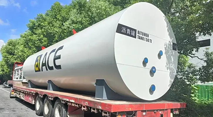 Horizontal bitumen storage tank on trailer