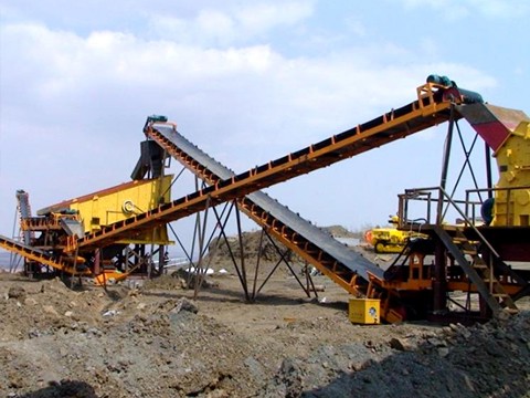 Heavy-duty industrial belt conveyor system for mining and construction