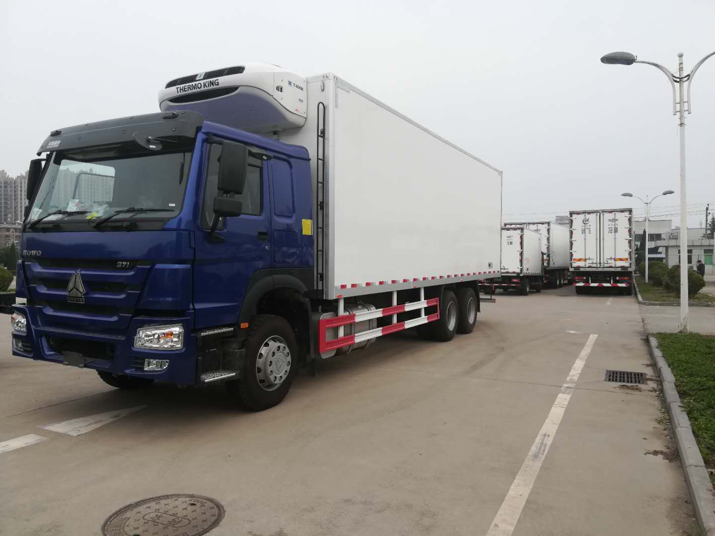 HOWO 6X4 Refrigerator Truck - Image 2