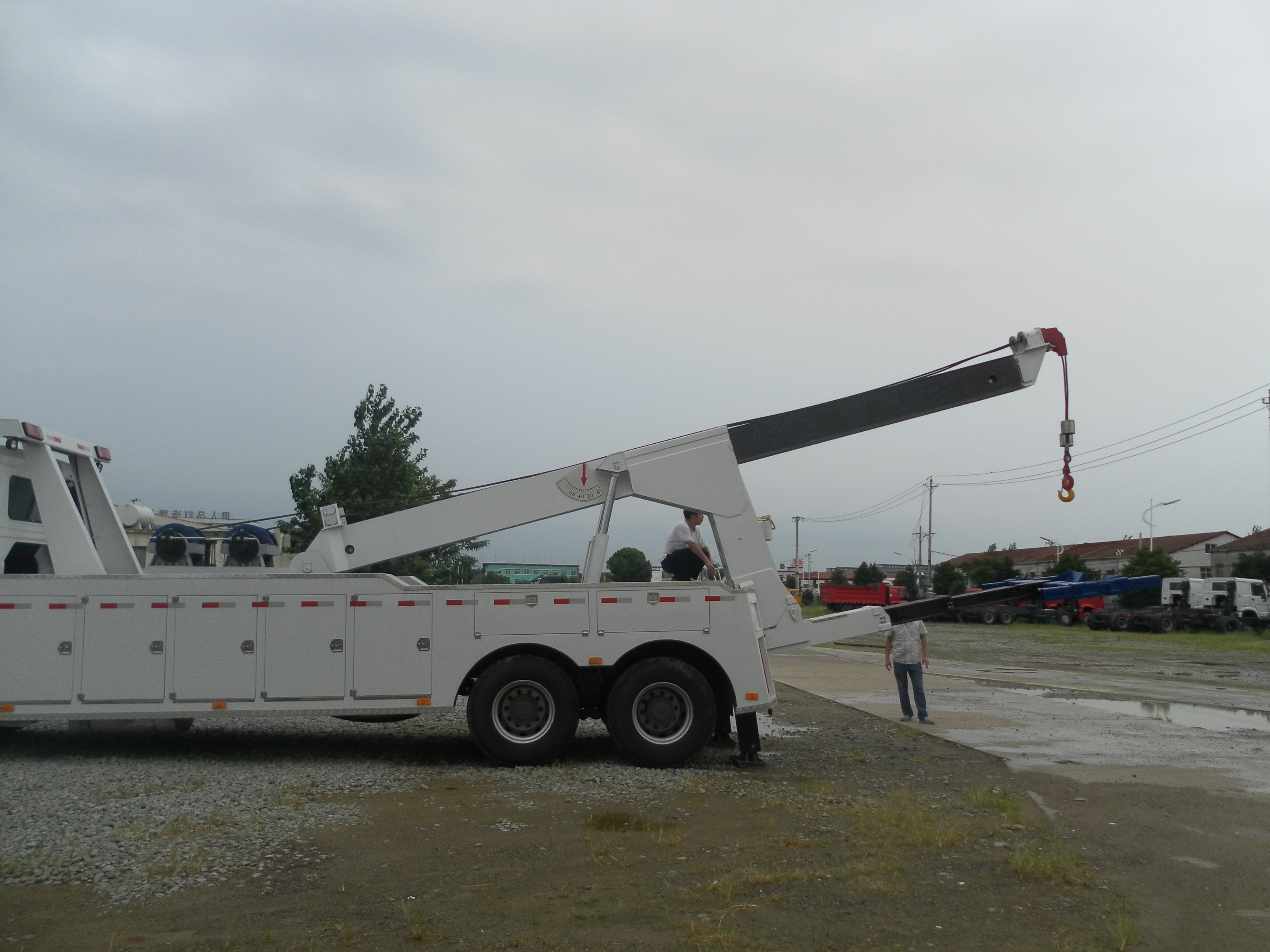 HOWO 6X6 Recovery Truck - Image 2