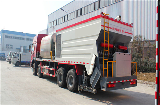 8x4 Synchronous Chip Sealer Truck