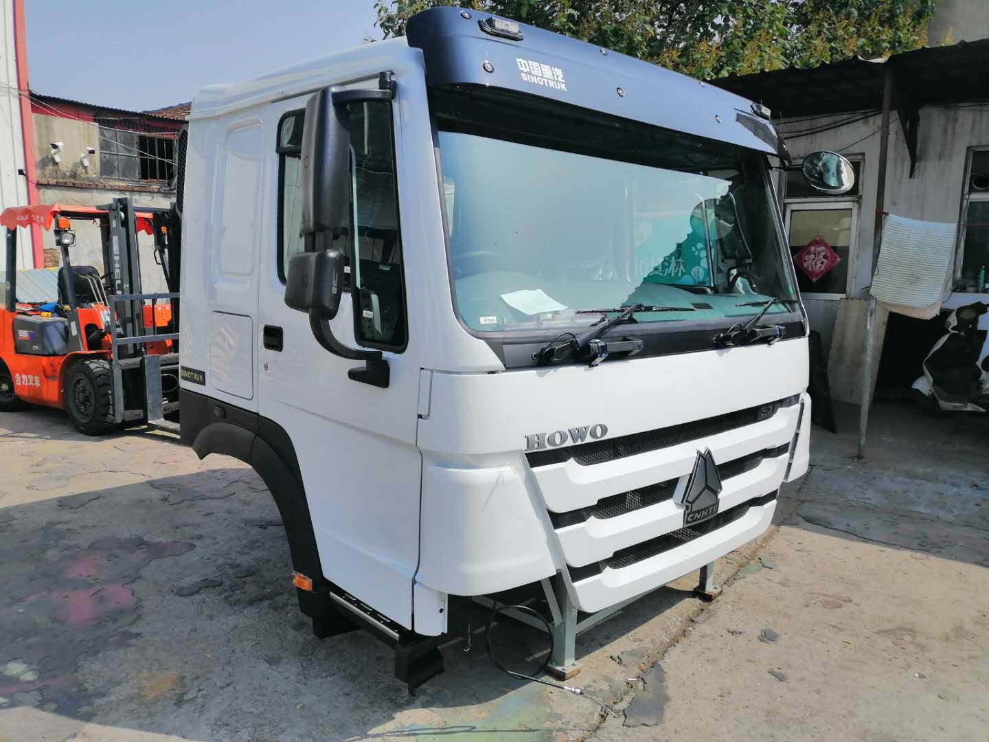 HOWO HW76 Cabin - Image 2