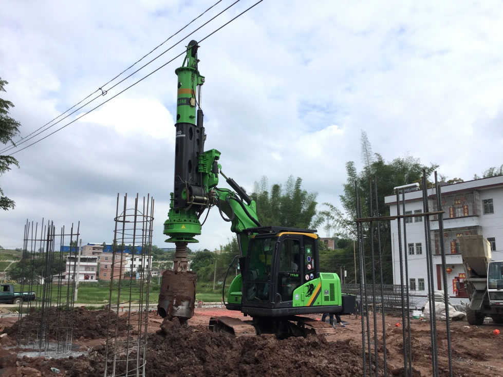 Hydraulic piling rig drilling attachment in action