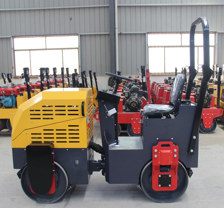 Hydraulic double drum rollers diesel engine ride on roller 1 ton road roller - Image 3
