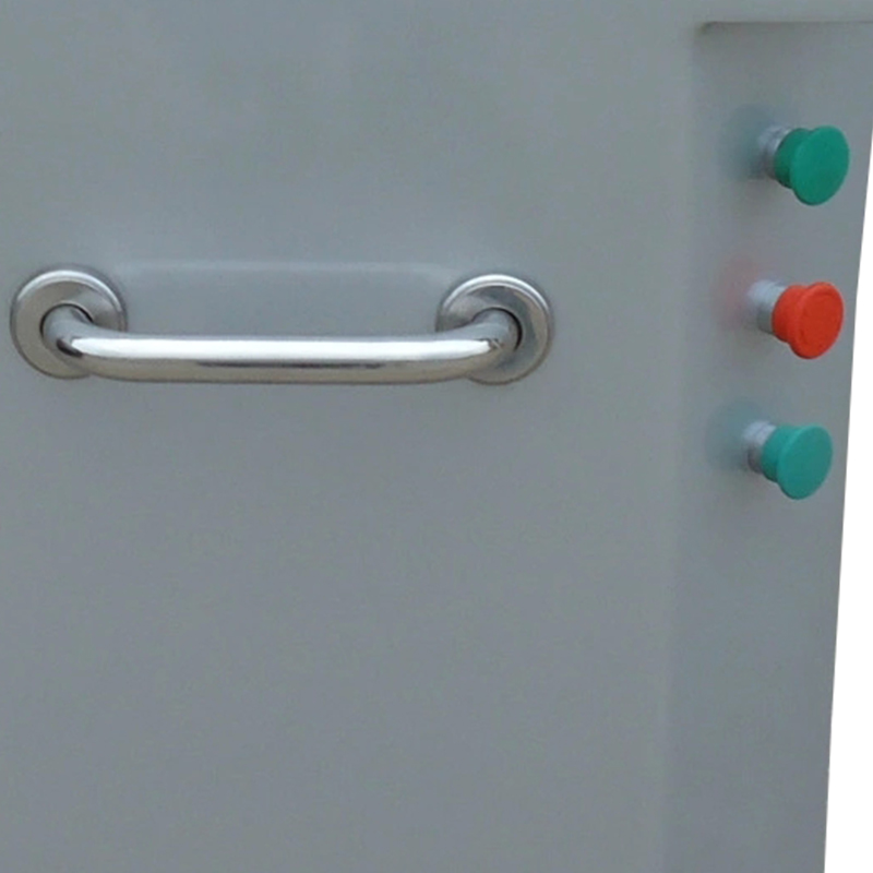 Close up of hydraulic dough divider cutting mechanism
