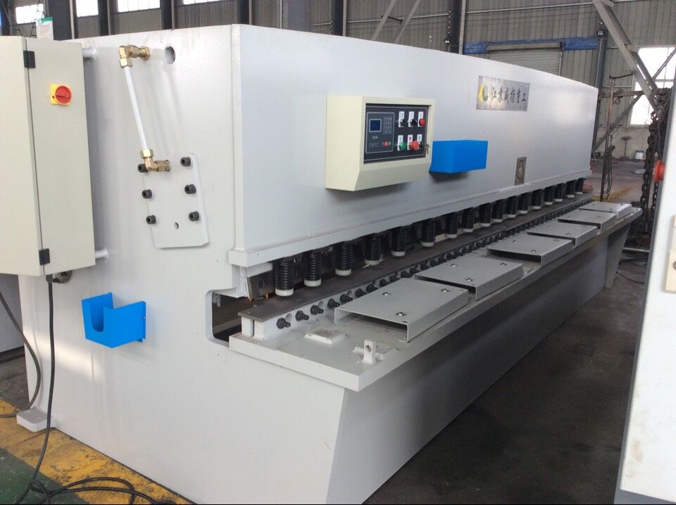 hydraulic shearing machine for cutting metal steel - Image 2