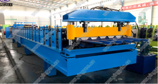 Full view of the industrial roll forming machine