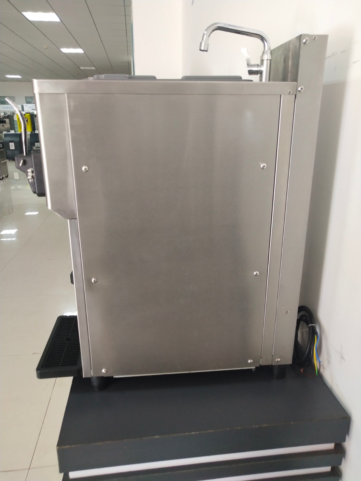 Commercial Soft Serve Ice Cream Machine