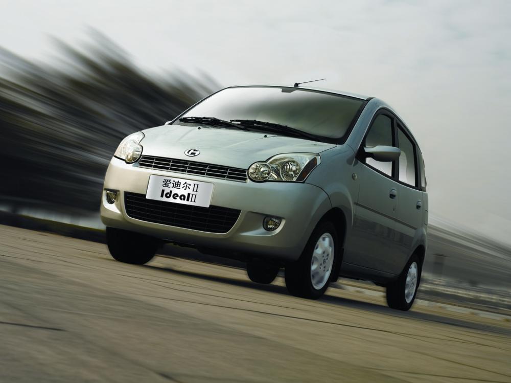 Compact 5-Seat Sedan with 1.4L Engine