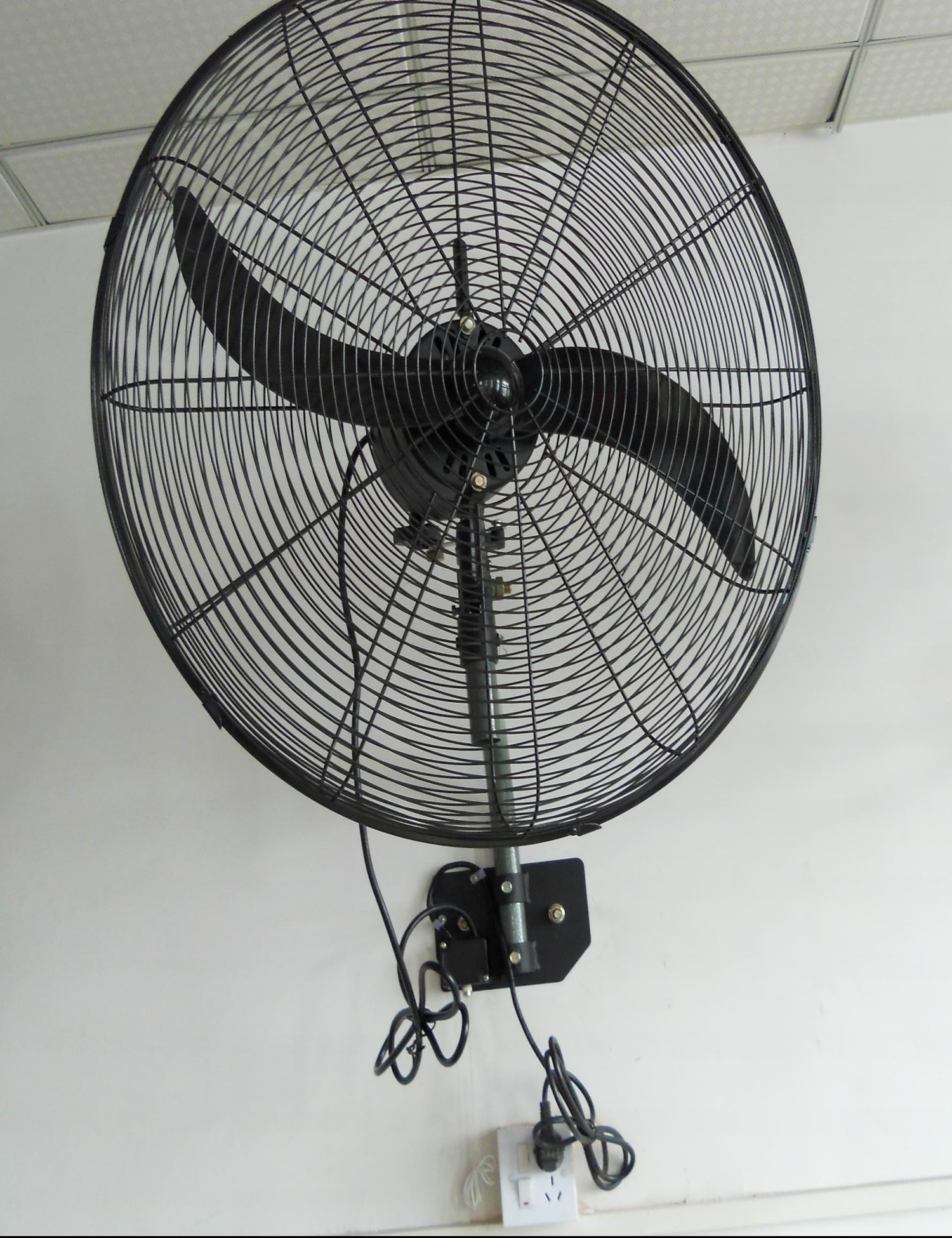 Industrial Wall Fan with Pull Cord