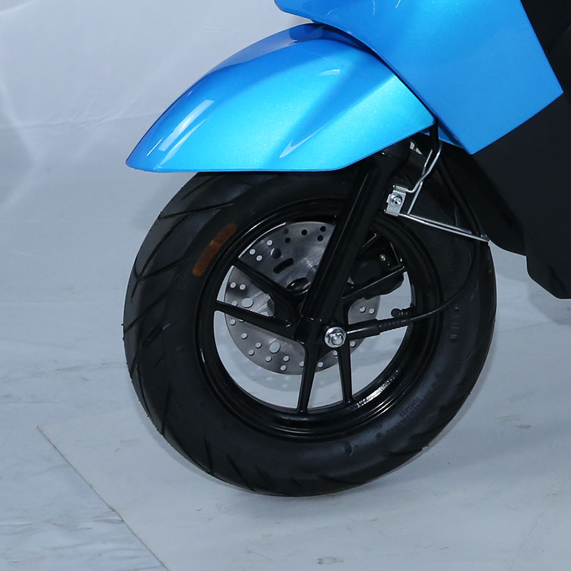 Front disc brake assembly on the delivery scooter