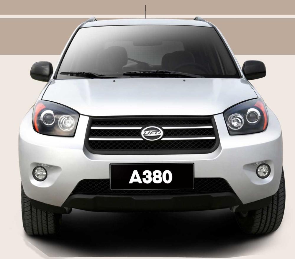Compact 5-Door SUV with 1.6L Engine and Manual Transmission