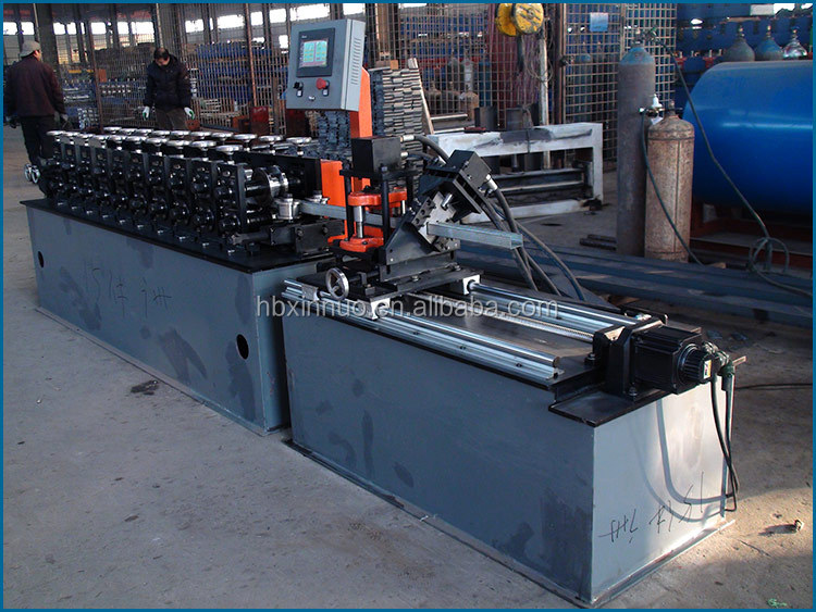 Side profile of the roll forming machine