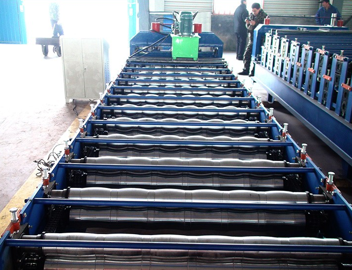 Side profile of the roll forming machine