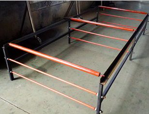 Receiving table for finished guardrail products