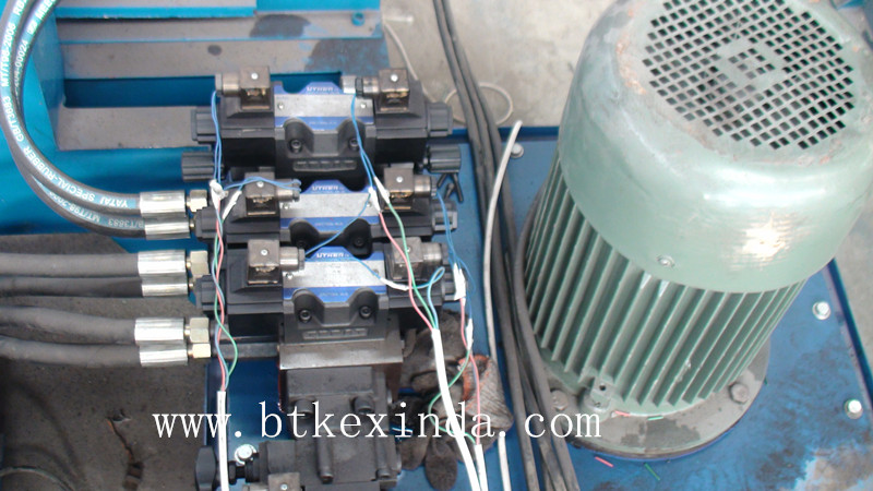 Hydraulic system components including valves and lines